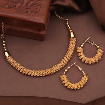 Elegant gold plated woven necklace with matching loop earrings 3