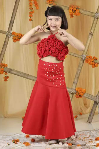 Red 3d flowers on the blouse with pearl scattering on skirt set