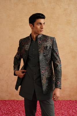Charcoal grey short indowestern embroidered with thread on silk 4