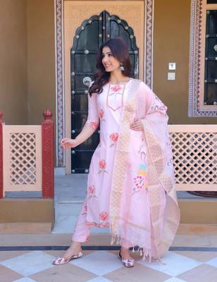 Pink floral printed aline kurta pant with dupatta 4