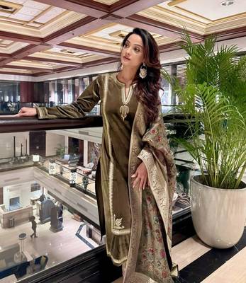 Olive velvet suit set (with pants and dupatta) 1
