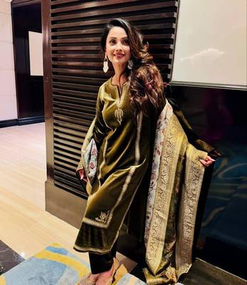 Olive velvet suit set (with pants and dupatta) 3