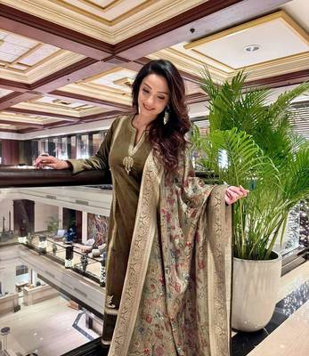 Olive velvet suit set (with pants and dupatta) 5