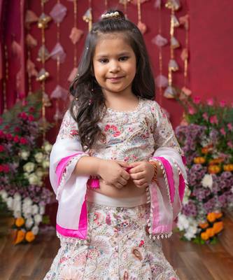 A stunning embroidered lehenga set for your little one's festive sparkle! 2