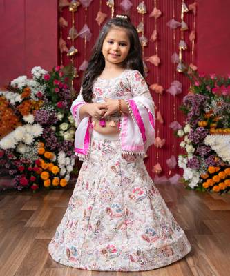 A stunning embroidered lehenga set for your little one's festive sparkle! 3