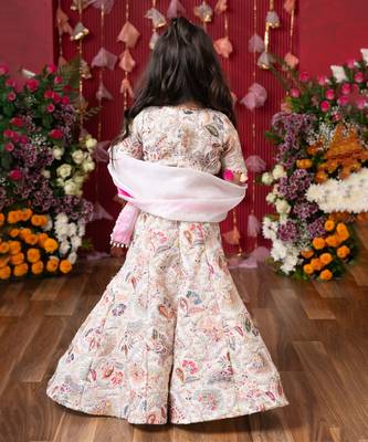 A stunning embroidered lehenga set for your little one's festive sparkle! 4
