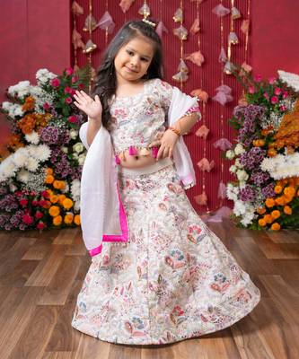 A stunning embroidered lehenga set for your little one's festive sparkle! 5