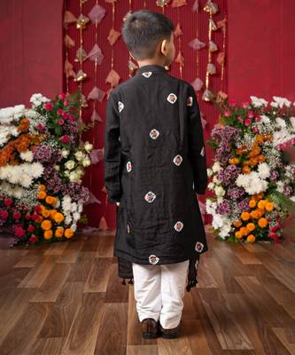 Black ethnic kurta set for boys with elegant embroidery 3