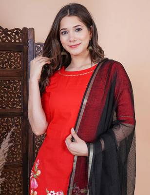Red printed aline kurta with pant and dupatta set 3