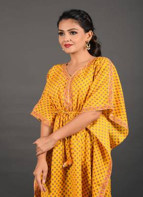 All over floral printed kaftaan 1