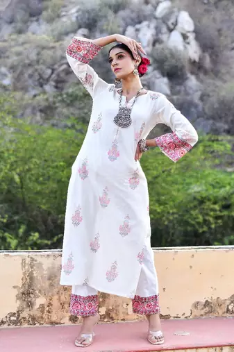 Traditional motif printed with gold & antique highlights kurta set