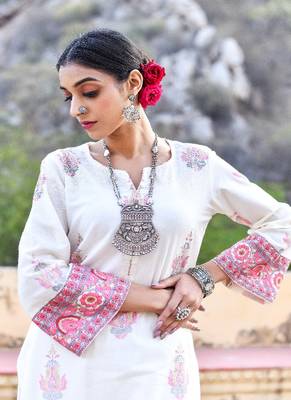 Traditional motif printed with gold & antique highlights kurta set 3