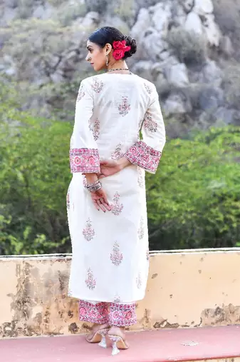 Traditional motif printed with gold & antique highlights kurta set
