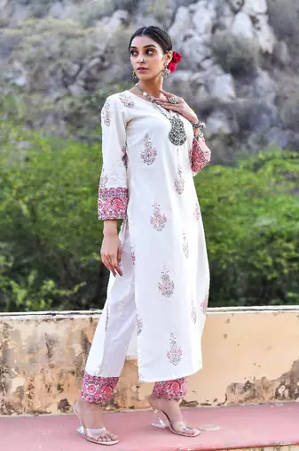 Traditional motif printed with gold & antique highlights kurta set
