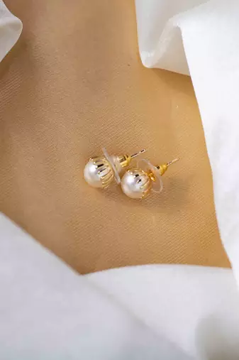 White pearl studs