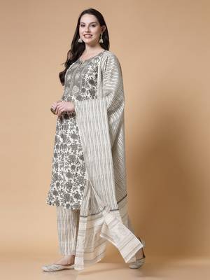 Grey women floral printed aline kurta pant with dupatta set 3