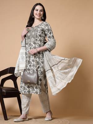Grey women floral printed aline kurta pant with dupatta set 5