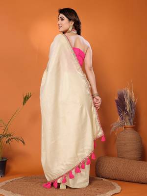 Cream embellished silk blend Saree with blouse piece 3