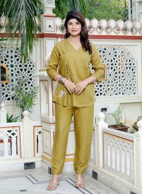  womens green solid kurti and palazzo set 1