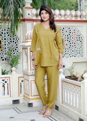  womens green solid kurti and palazzo set 4