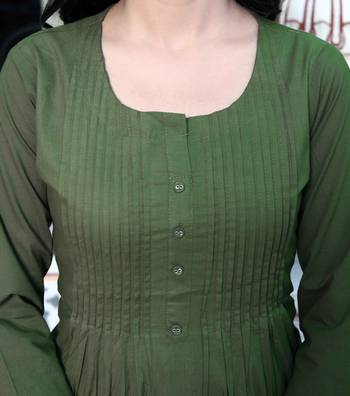  womens mehandi pintucks cotton floral straight kurta and palazzo 3