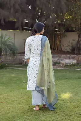 Grey Tropical Print and Stripes Kurta Set 5
