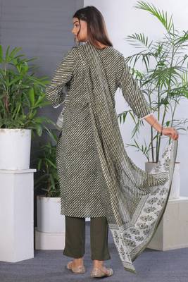 Olive women lehariya printed embroidered aline kurta pant with dupatta set 2