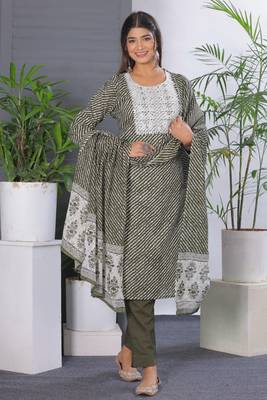 Olive women lehariya printed embroidered aline kurta pant with dupatta set 4