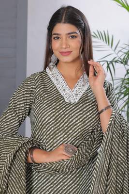 Olive women lehariya printed embroidered aline kurta pant with dupatta set 4