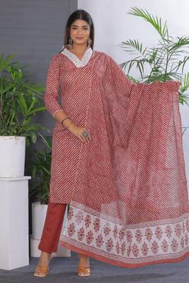 Maroon women lehariya printed embroidered aline kurta pant with dupatta set 1
