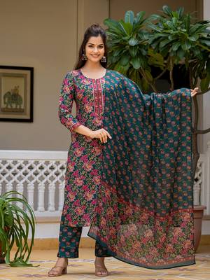 Women Green color cotton blend printed work fancy kurta bottom and dupatta set 7