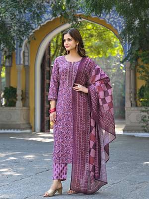 Women pink cotton blend floral printed straight kurta trousers with dupatta 6