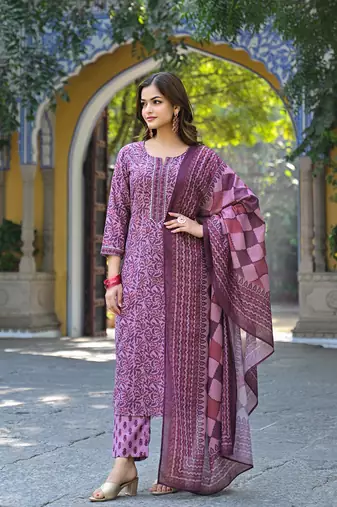 Women pink cotton blend floral printed straight kurta trousers with dupatta