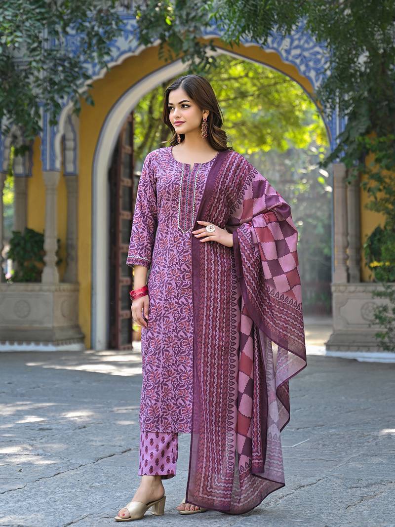 Women pink cotton blend floral printed straight kurta trousers with dupatta