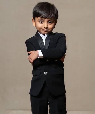 Stylish blackslim-fit suit for boys 2