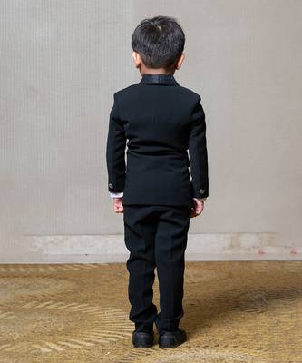 Stylish blackslim-fit suit for boys 4