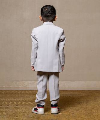 Stylish light grey double-breasted suit with silver accents 3