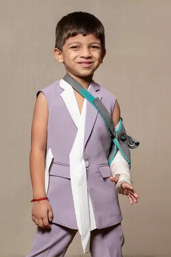 Stylish sleeveless lavender blazer with a modern asymmetrical white lapel, paired with matching slim-fit trousers