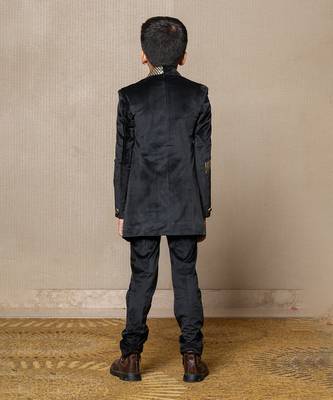 Luxurious blackvelvet suit with studded embellishments 4