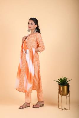 Classic 3 piece floral orange kurta & lining pants accompanied. 4