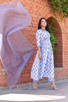 Star white & ice blue alia cut suit set with organza dupatta 2