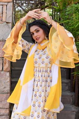 White & yellow bell sleeves suit set 5