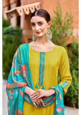 Floral Printed Round Neck Straight Kurta With Trousers & Dupatta 2