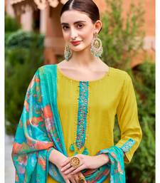 Floral Printed Round Neck Straight Kurta With Trousers & Dupatta