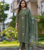 Floral Embroidered Three-Quarter Sleeves Chanderi Silk Kurta & Trouser With Dupatta