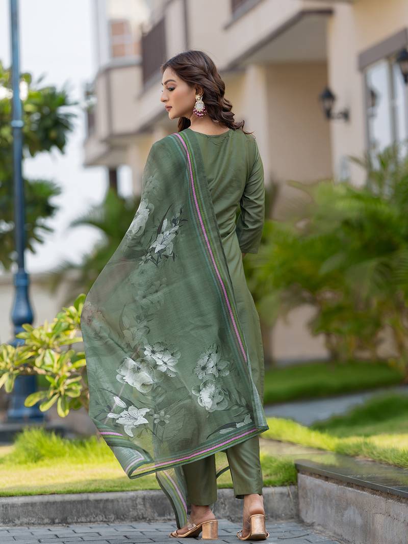 Floral Embroidered Three-Quarter Sleeves Chanderi Silk Kurta & Trouser With Dupatta