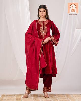 Maroon velvet suit set with silk dupatta 1