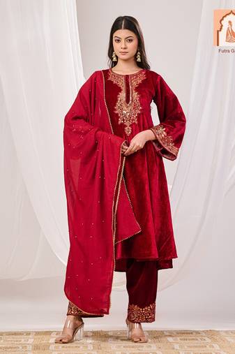 Maroon velvet suit set with silk dupatta