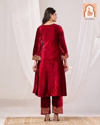 Maroon velvet suit set with silk dupatta 2