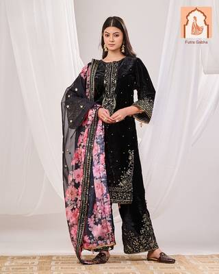 Black velvet suit set with floral printed organza dupatta 1